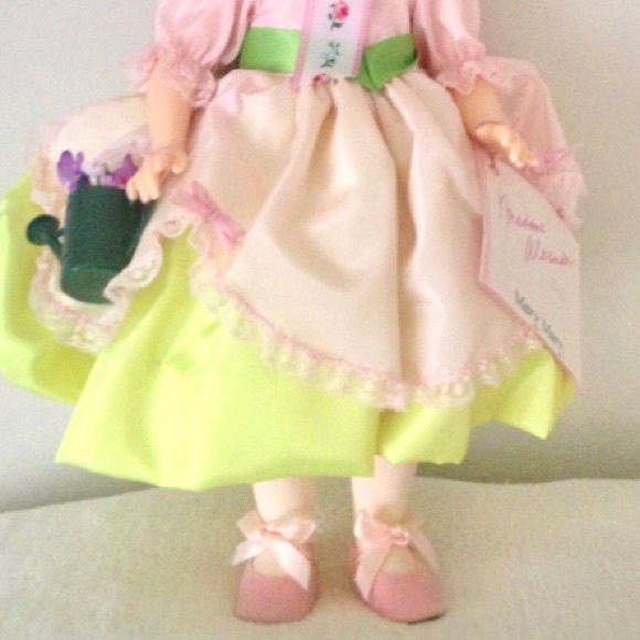 ❌SOLD!❌Vintage Madame Alexander collectible “Mary, Mary”doll - Picture 11 of 12